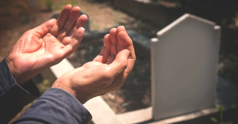 Bayramda Mezarlık Ziyaretinde Okunacak Etkili Dualar: Hangi Duaları Tercih Etmelisiniz?