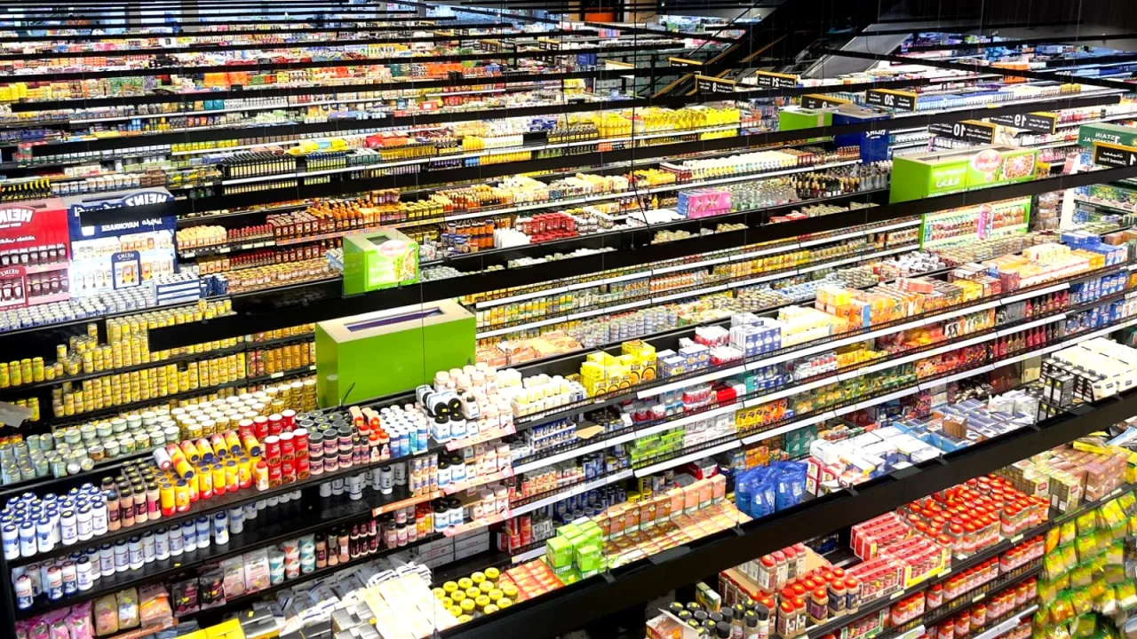 Market rafında bulaşık ürünleri